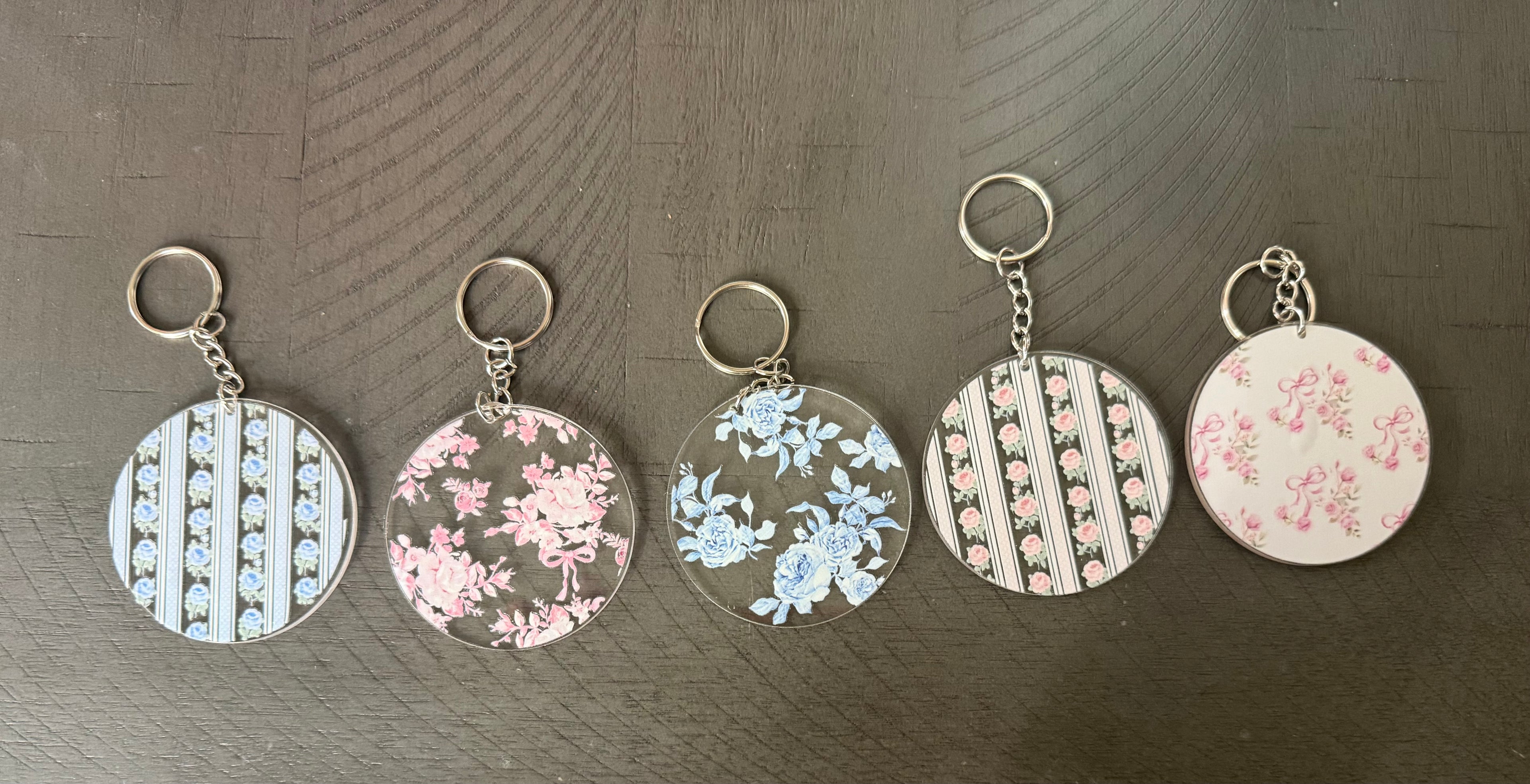 Flowers and Bows Round Keychain