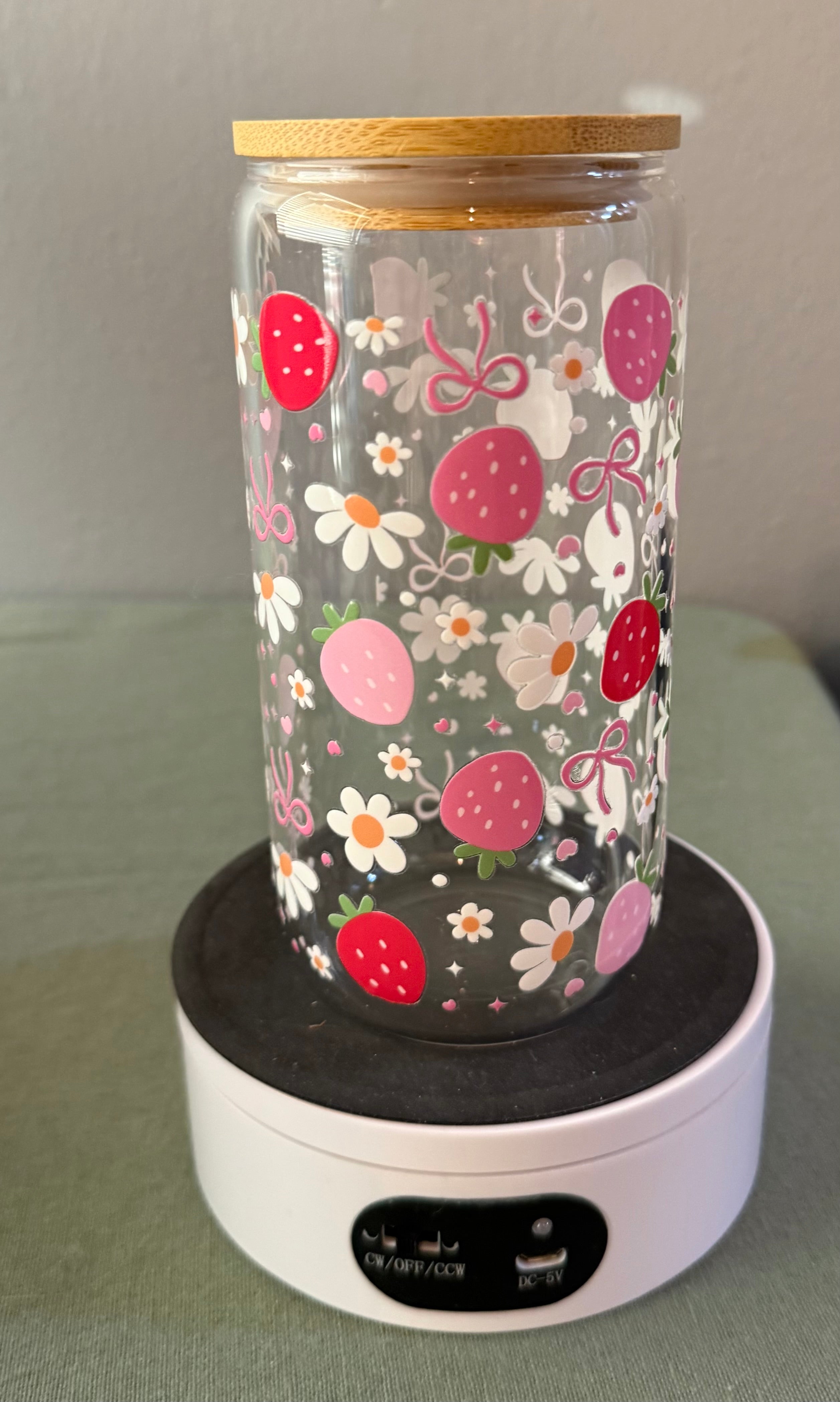 Strawberries and Daisy Glass Tumbler