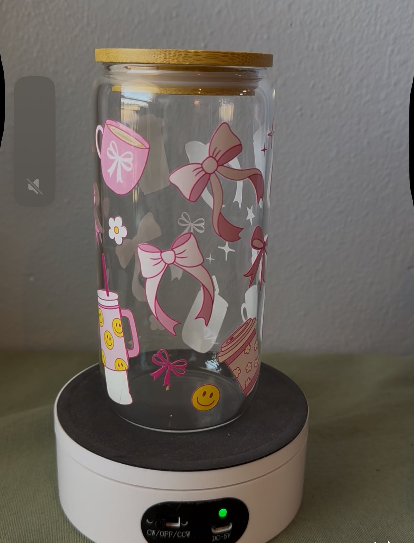 Smiley Face bows Glass tumbler with lid and straw